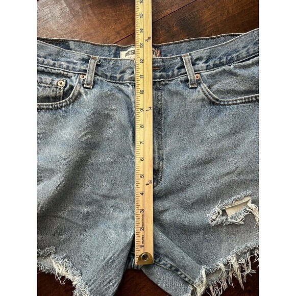 Levi 505 Women’s Raw Cut Off Distressed Light wash Jean short Sz 36 - Picture 6 of 8